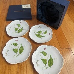 🎉NEW IN BOX🎉 Godinger Porcelain Dessert Plates with Green Leaf Motif - Set of 4